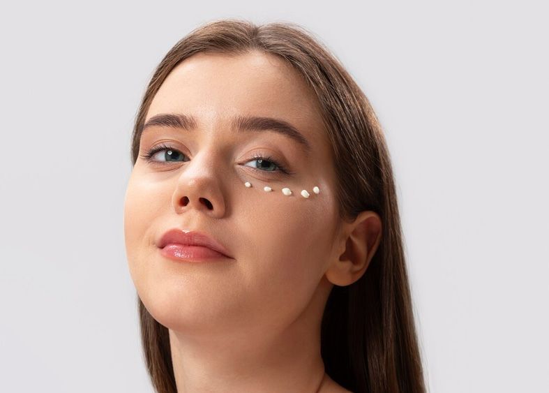 بهترین کرم دور چشم برای انواع سنین